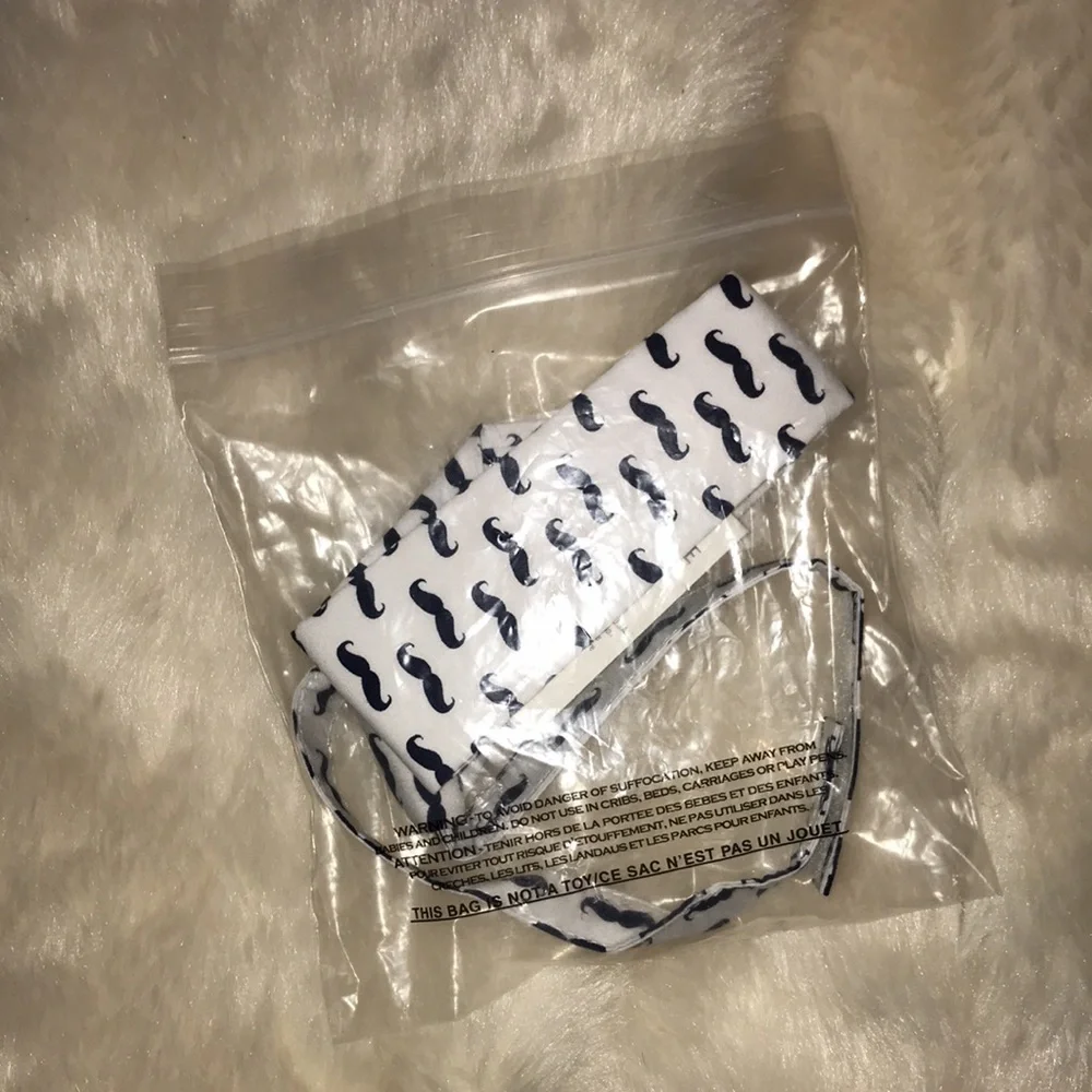 Crazy 8 White and Navy Blue Mustache Tie NEW! One size kids necktie
